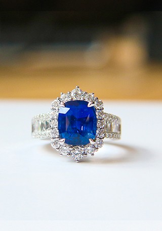 天然无烧皇家蓝蓝宝石戒指L1072