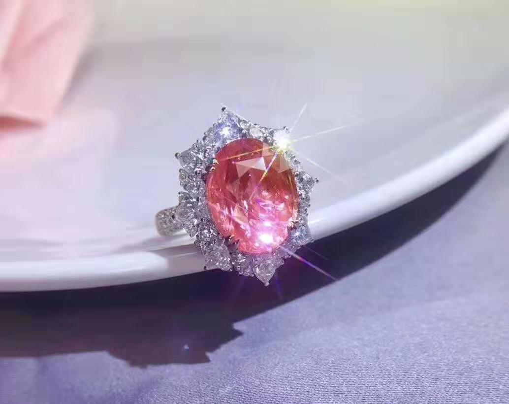 婚戒你一定会选钻石、黄金吗？这些珠宝icon给出了她们的答案