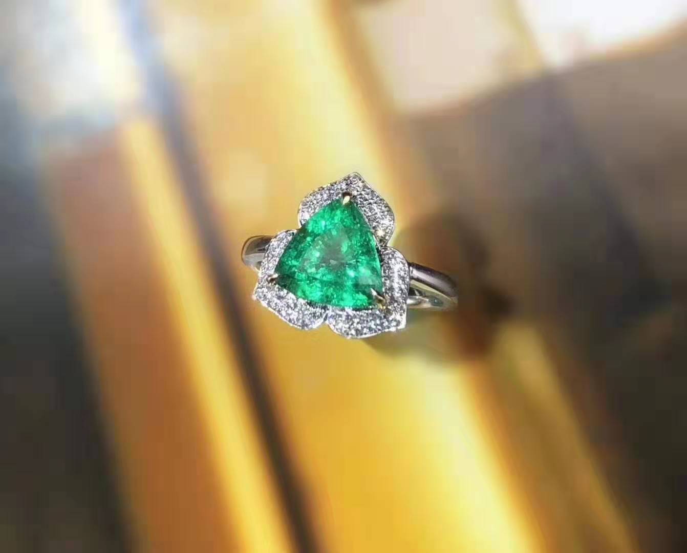 关于彩色宝石的形状您知道如何挑选吗？