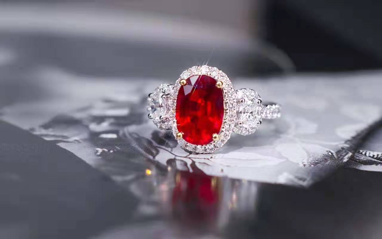 鸽血红红宝石该如何鉴别它的颜色？