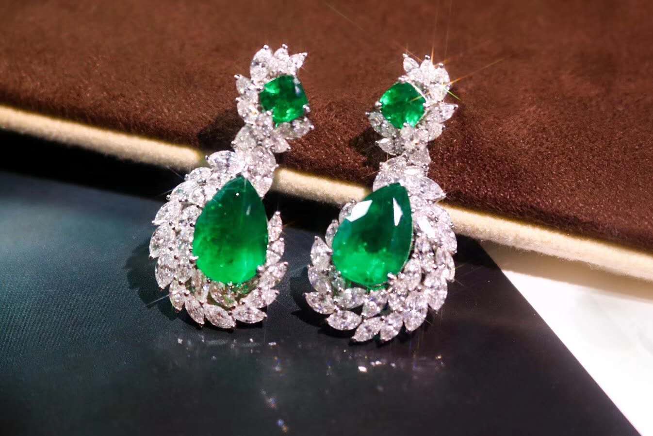 为什么祖母绿多裂多杂质还这么昂贵？该如何挑选祖母绿？