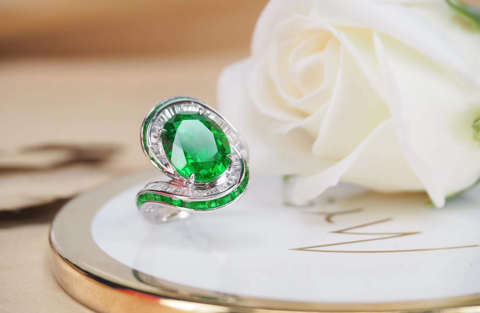 为什么近年来祖母绿的价值迅速上升？