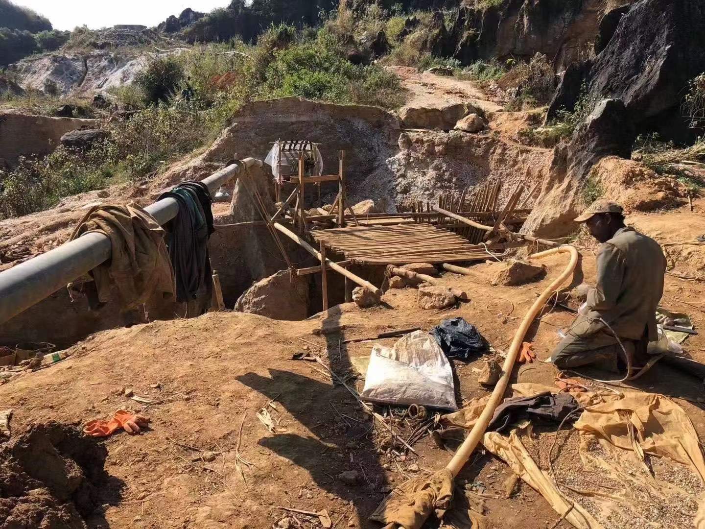 转自矿区一线的战友：看图讲为什么祖母绿变贵了