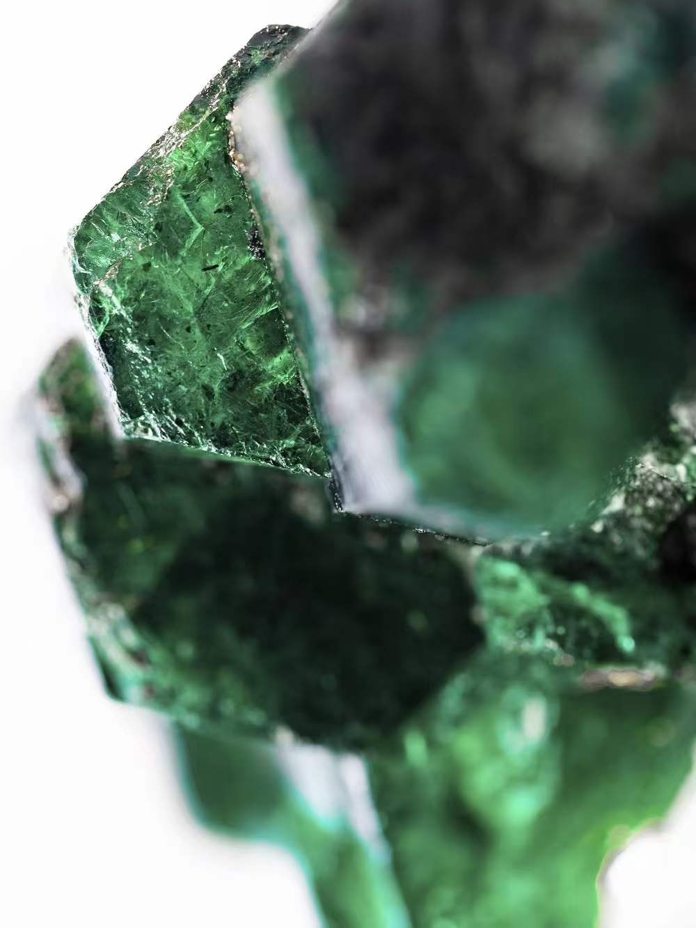 宝石界的又一奇迹，重达7525ct的祖母绿原石！