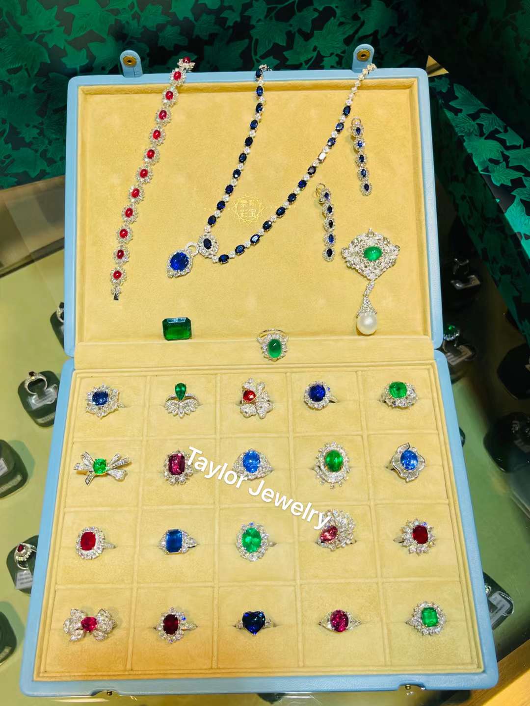 想买红宝石应该去哪里？需要注意什么？