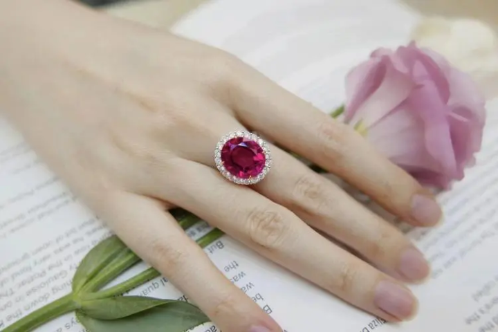 堪称红宝石最佳平替，一篇教你快速了解卢比来碧玺！