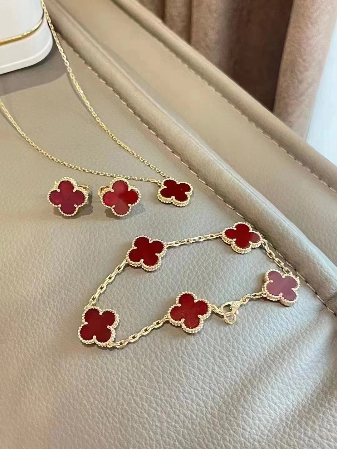 大牌珠宝为何多用平价宝石制作？