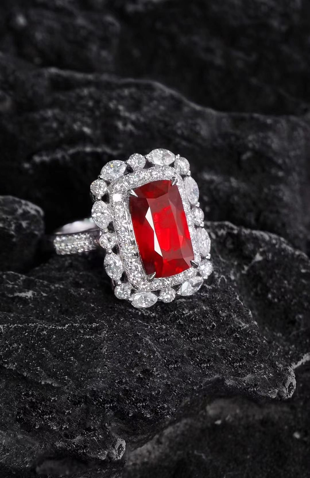 泰勒彩宝：天然、合成和处理红宝石中的内含物