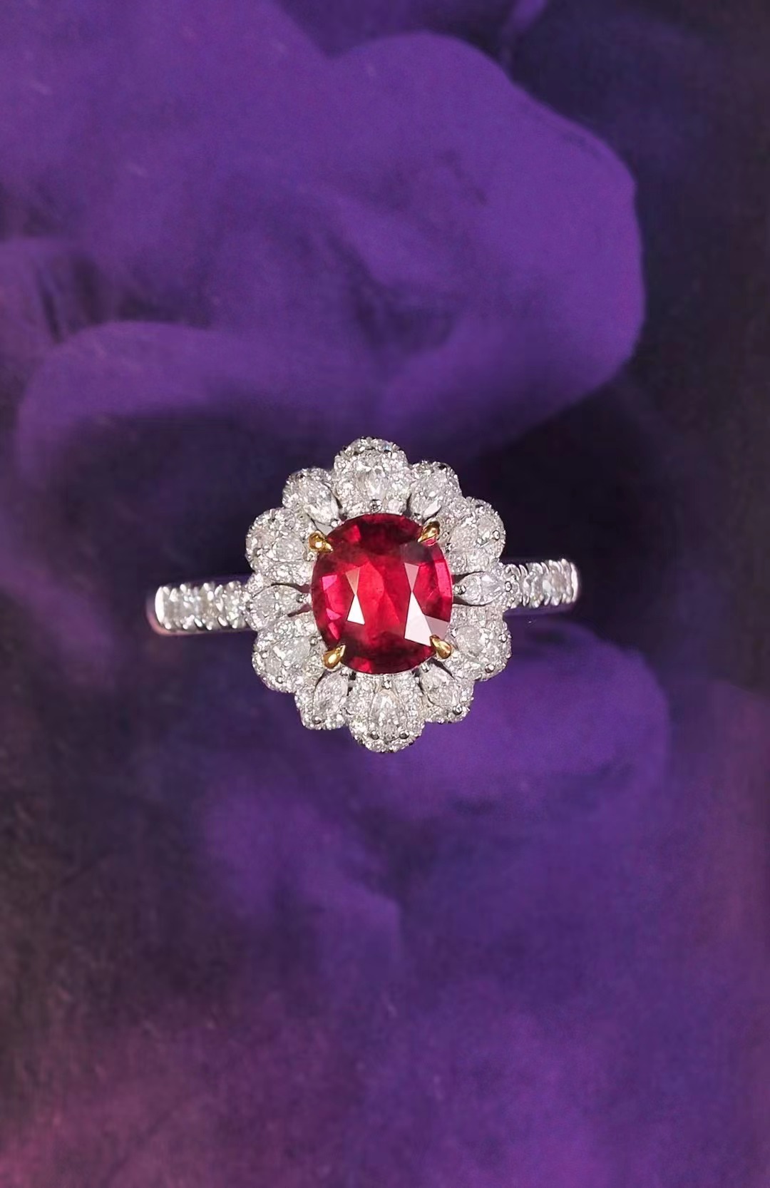 不同角度观察红宝石的颜色不同您知道原因吗？