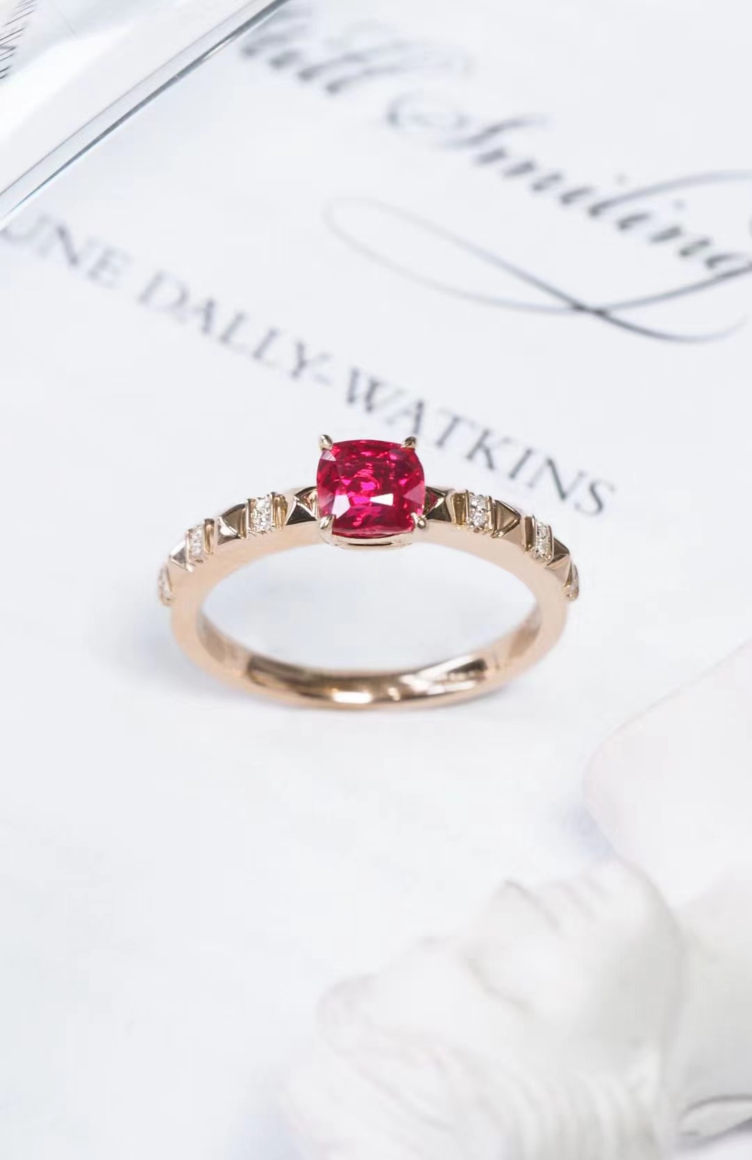 选购鸽血红宝石的要点有哪些？