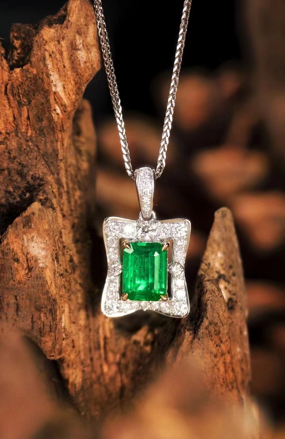 祖母绿的鉴定证书都有哪些？我们来一起认识一下