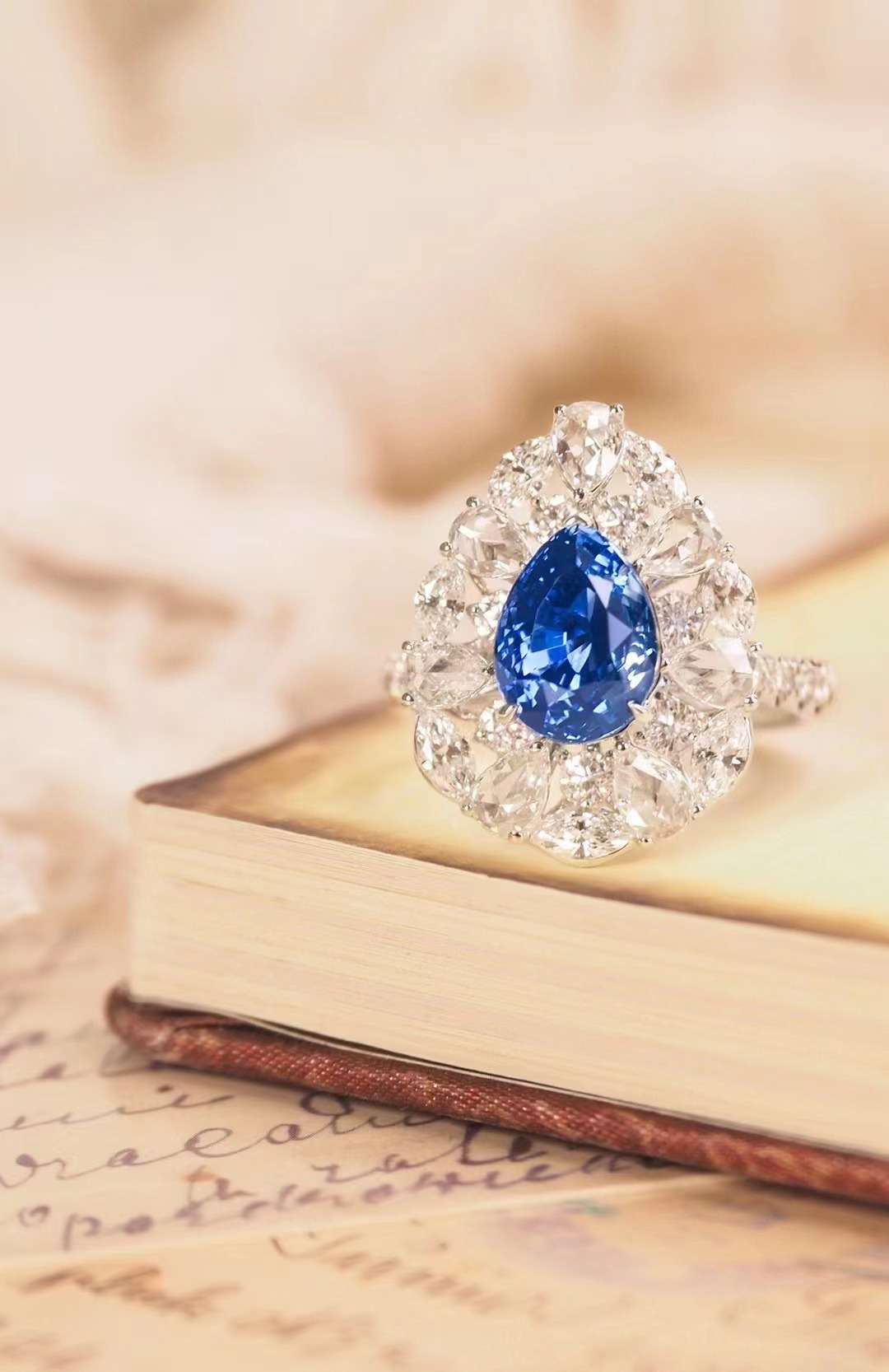 国庆前夕，凭借颜色一路开挂建立新宝石之国的，怕是只有它们