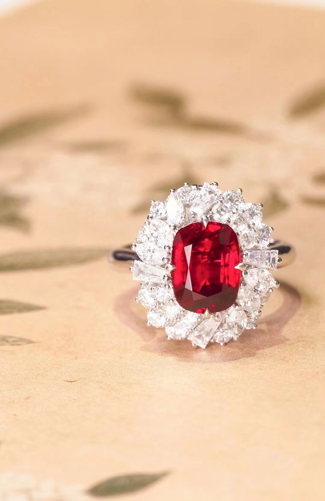 关于拍卖，你还少看了这对红宝石手镯！泰勒彩宝