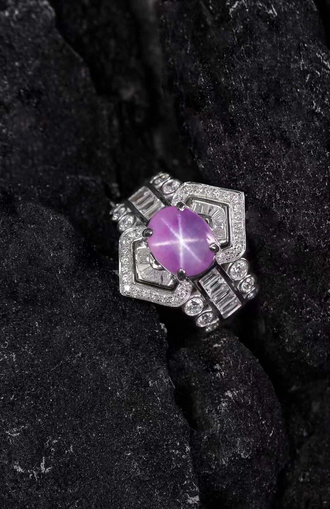 星光红宝石星光蓝宝石这些宝石的星光效应是如何形成的？