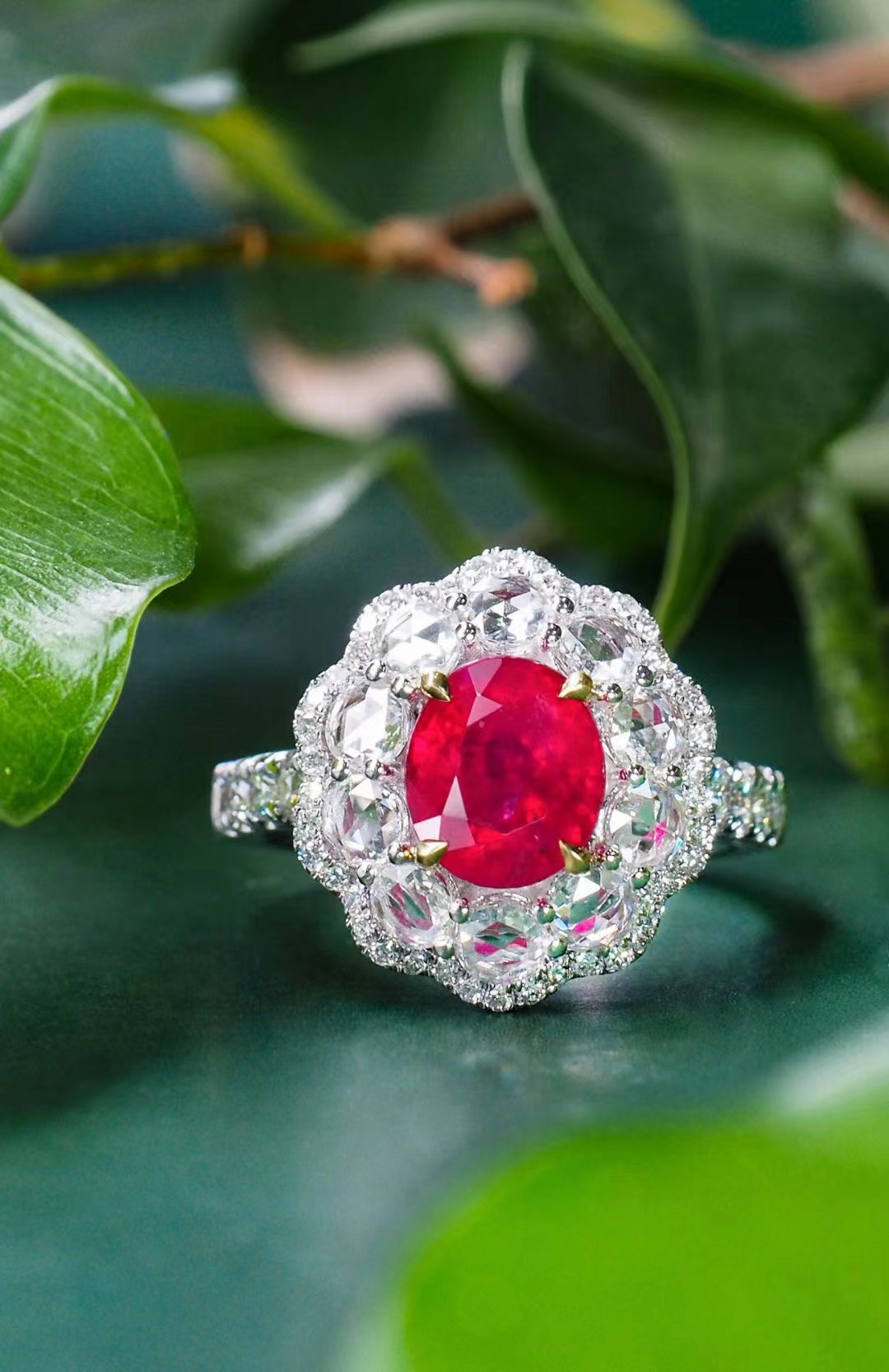 祖母绿颜色是不是木佐色我们该如何去验证？泰勒彩宝