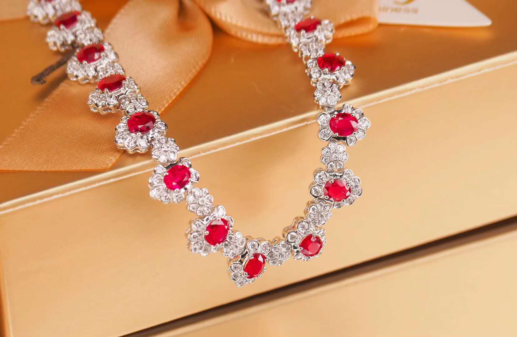 红色宝石种类多样，你最喜爱哪一种？