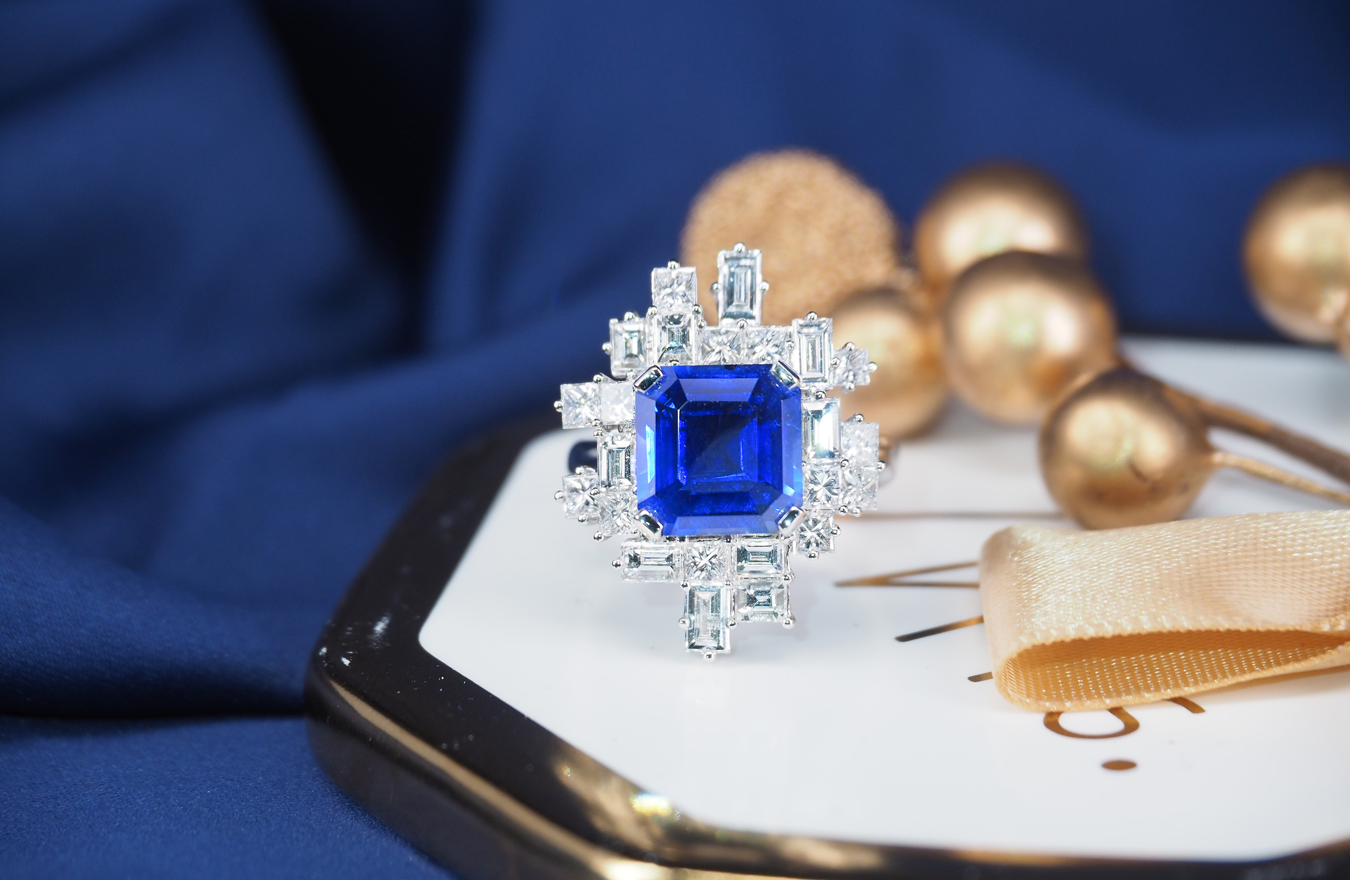 彩色宝石的发掘和鉴别都很不易